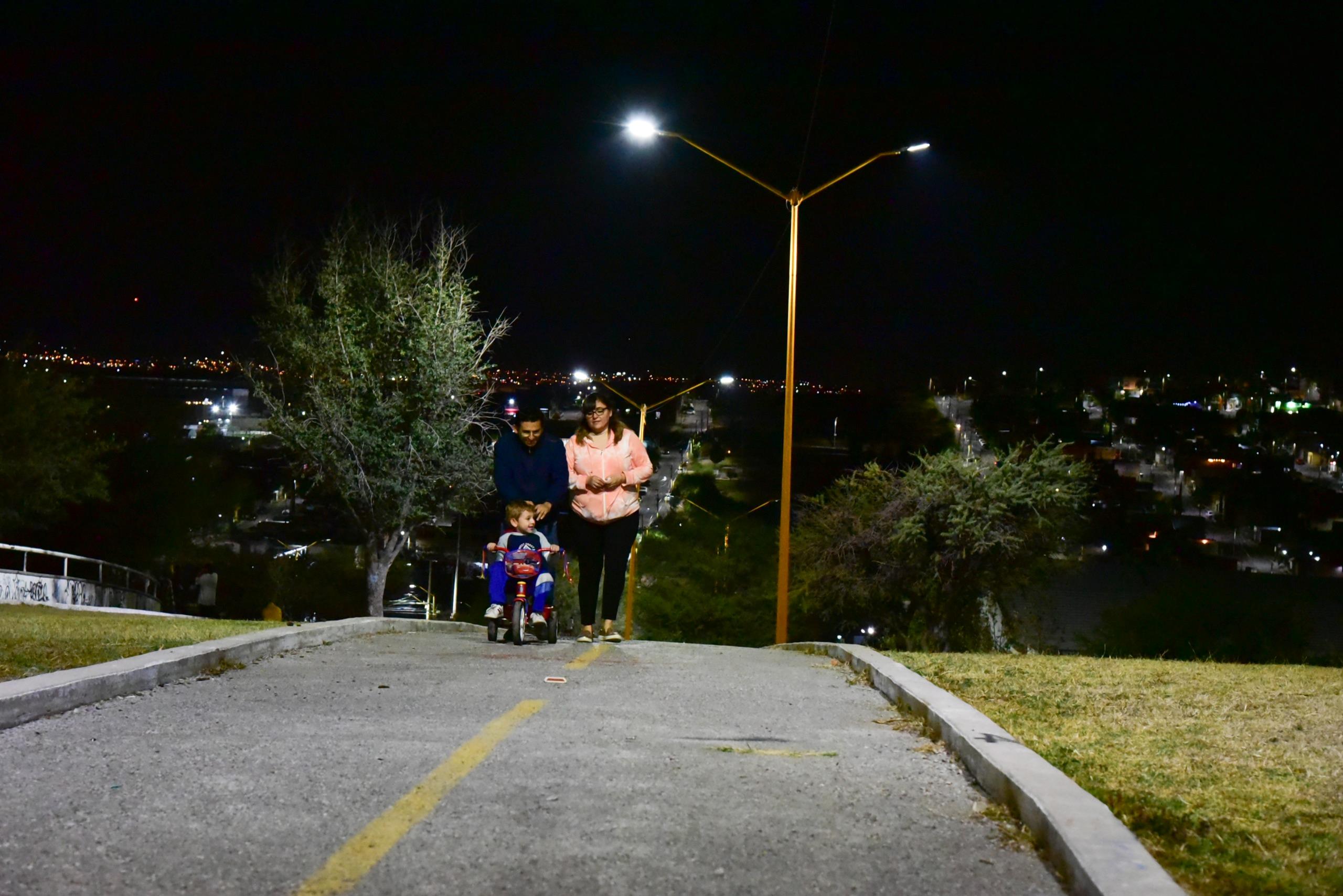 Aguascalientes fortalece seguridad urbana con nuevas luminarias y pasos peatonales