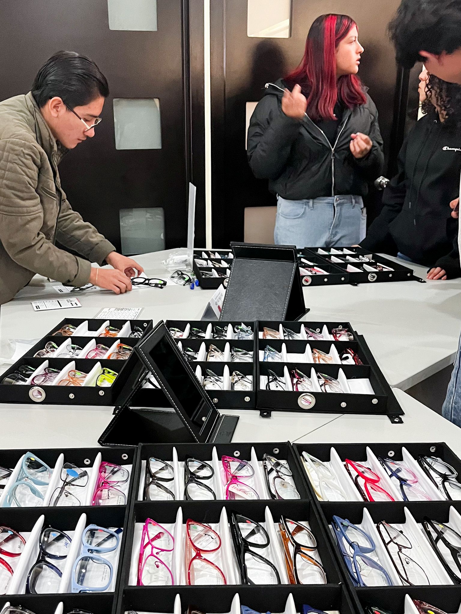 Llevan salud visual a estudiantes del CBTIS 195: “Ojo con tus Ojos” promueve igualdad de oportunidades en el aprendizaje