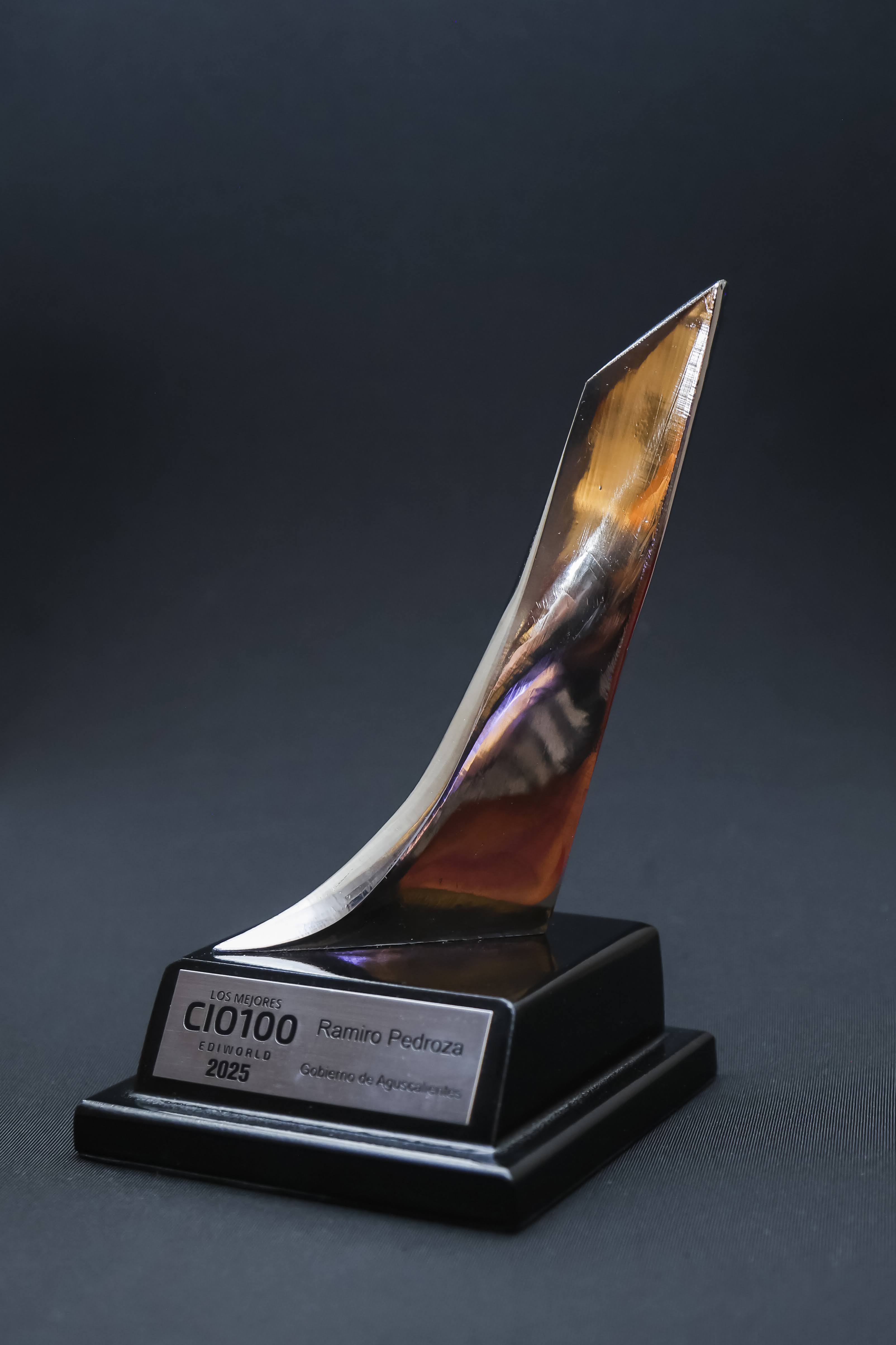 Aguascalientes consolida su liderazgo nacional en innovación digital con reconocimiento a su secretario del ramo