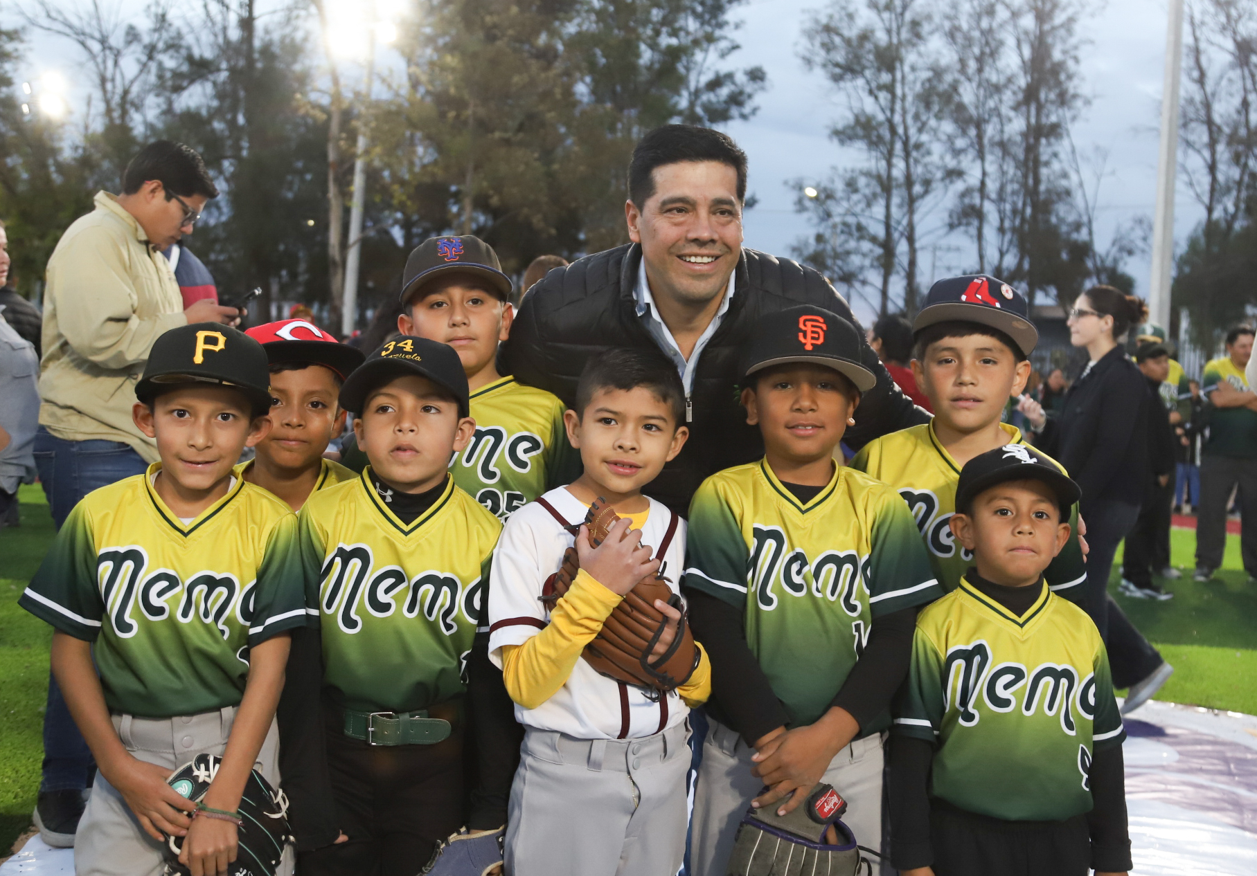 Aguascalientes impulsa el deporte con nuevo campo de béisbol con pasto sintético en el Parque Azul