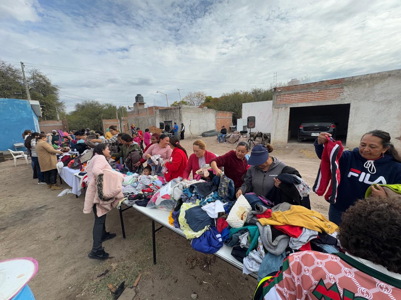 DIF Municipal de Aguascalientes invita a solidarizarse en su campaña de donación de ropa de invierno