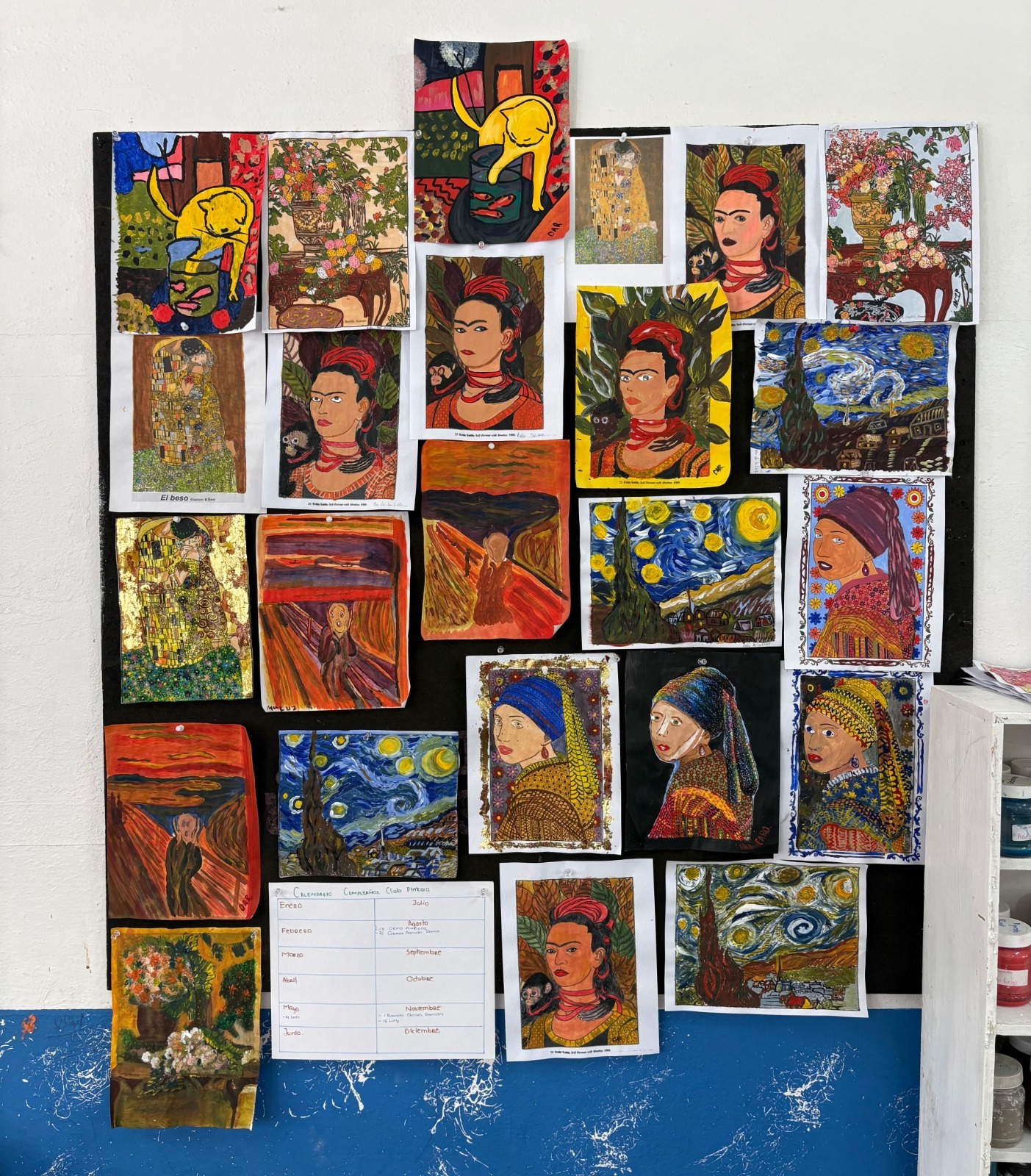 El arte como terapia: adultos mayores descubren bienestar y creatividad en las clases gratuitas de pintura en la Estancia de Día Olivares Santana