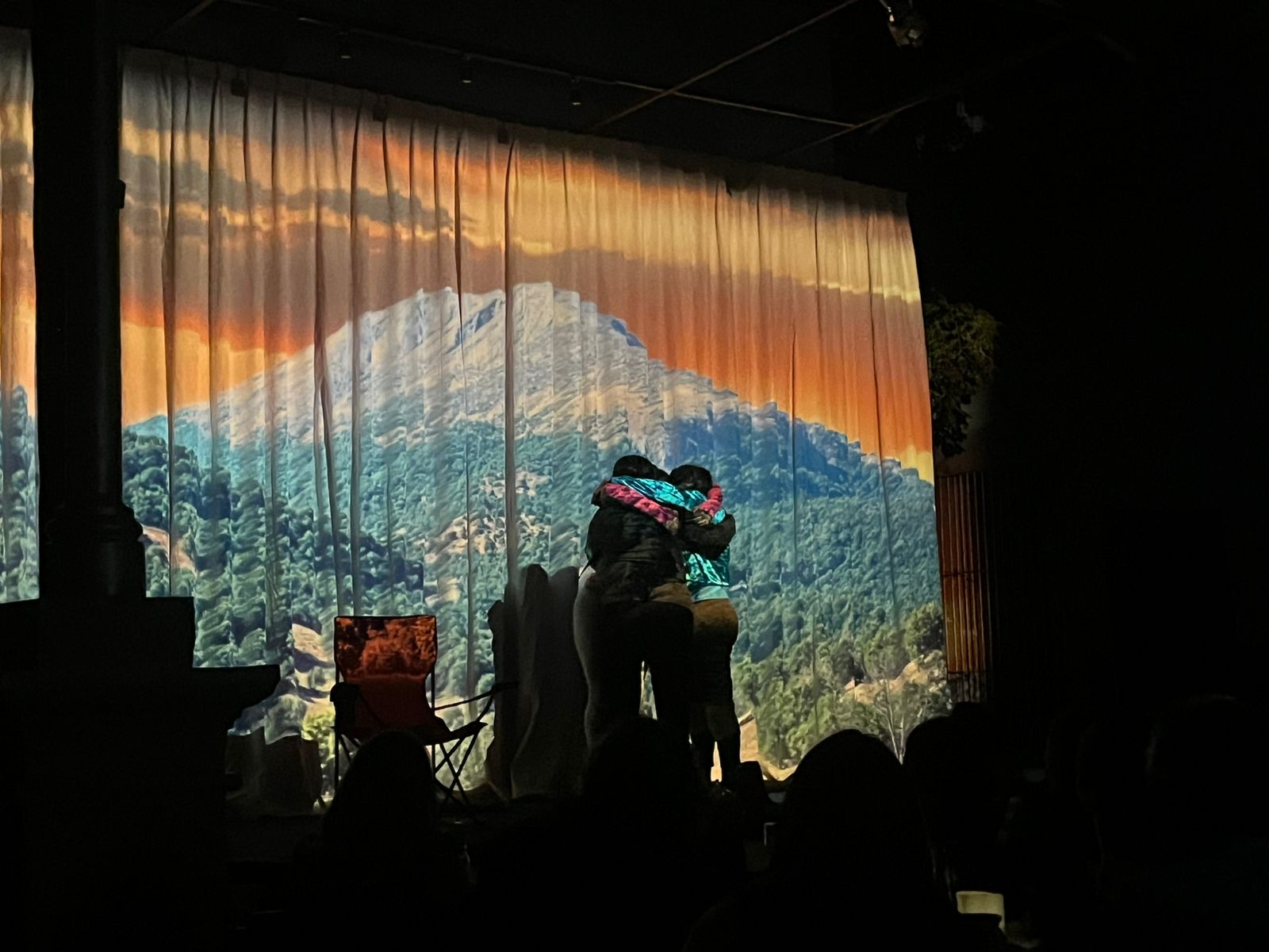 Noche de risas y reflexión con Divorciadas, Evangélicas y Vegetarianas en La Saturnina