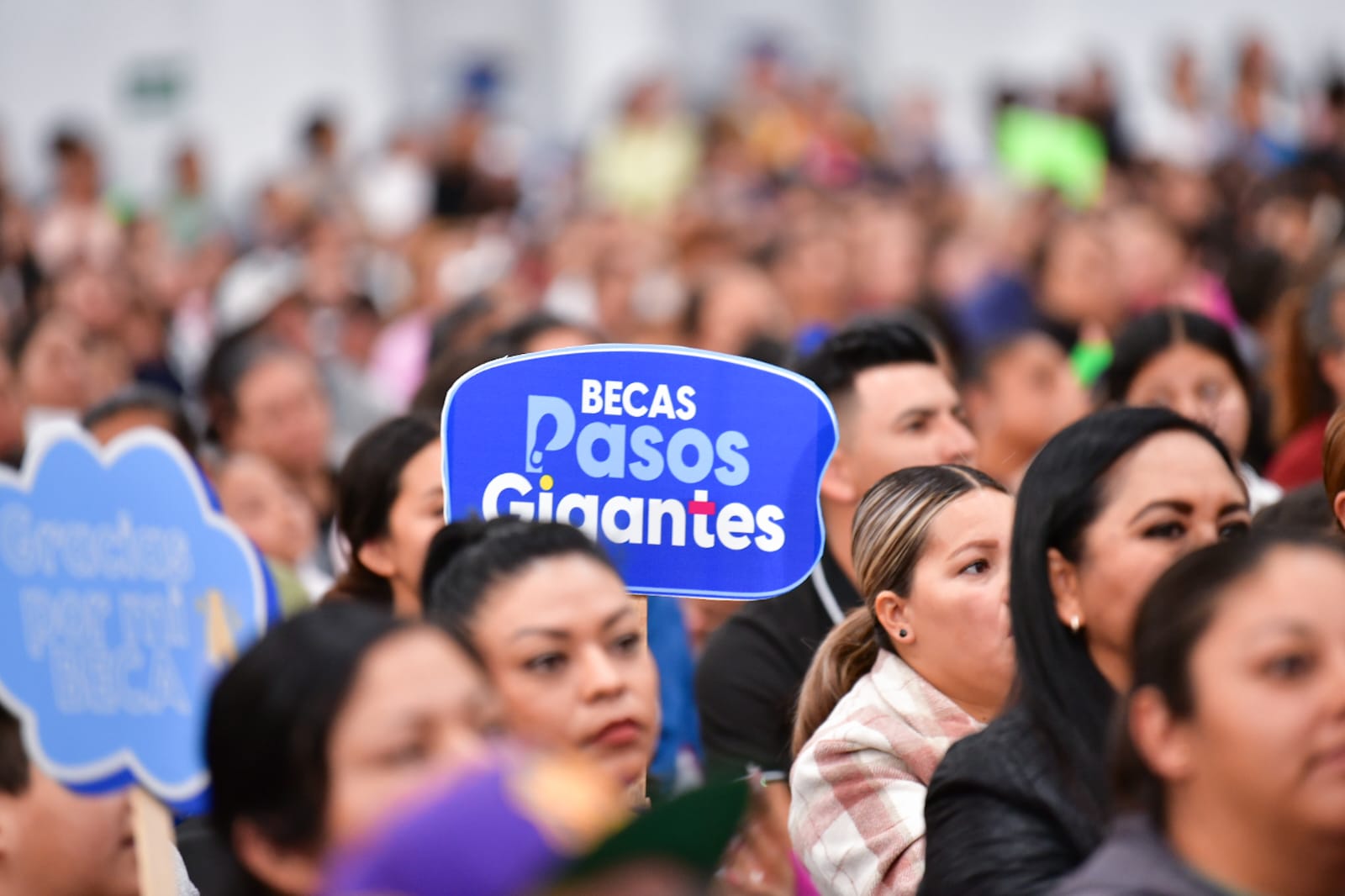 Aguascalientes impulsa el futuro de su juventud con entrega de más de 11 mil becas educativas