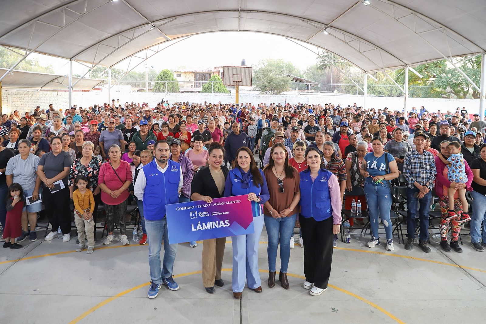 Tere Jiménez entrega más de mil apoyos para mejorar viviendas en El Llano y transformar vidas