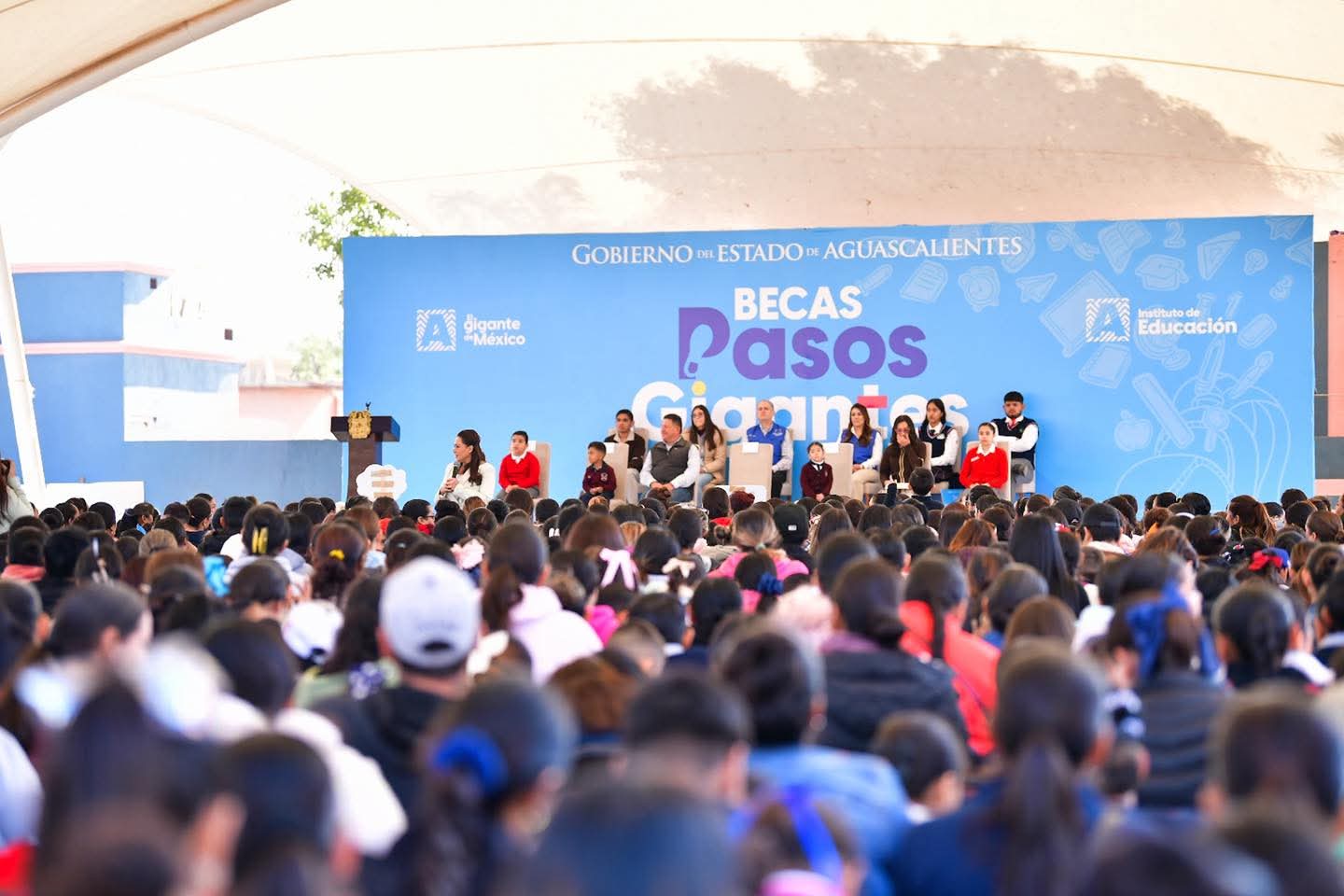Tere Jiménez concluye la entrega de más de 11 mil becas en Aguascalientes: una apuesta por reducir desigualdades y fortalecer el futuro educativo
