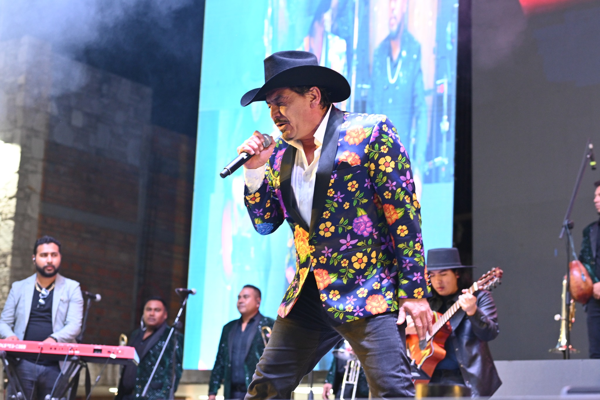 El Teatro del Pueblo se rindió ante José Manuel Figueroa en una noche inolvidable