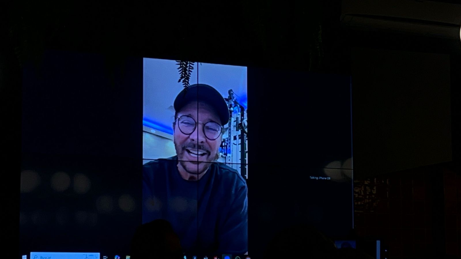 Óscar Burgos celebra 50 años de trayectoria con show familiar en el Show Business Center