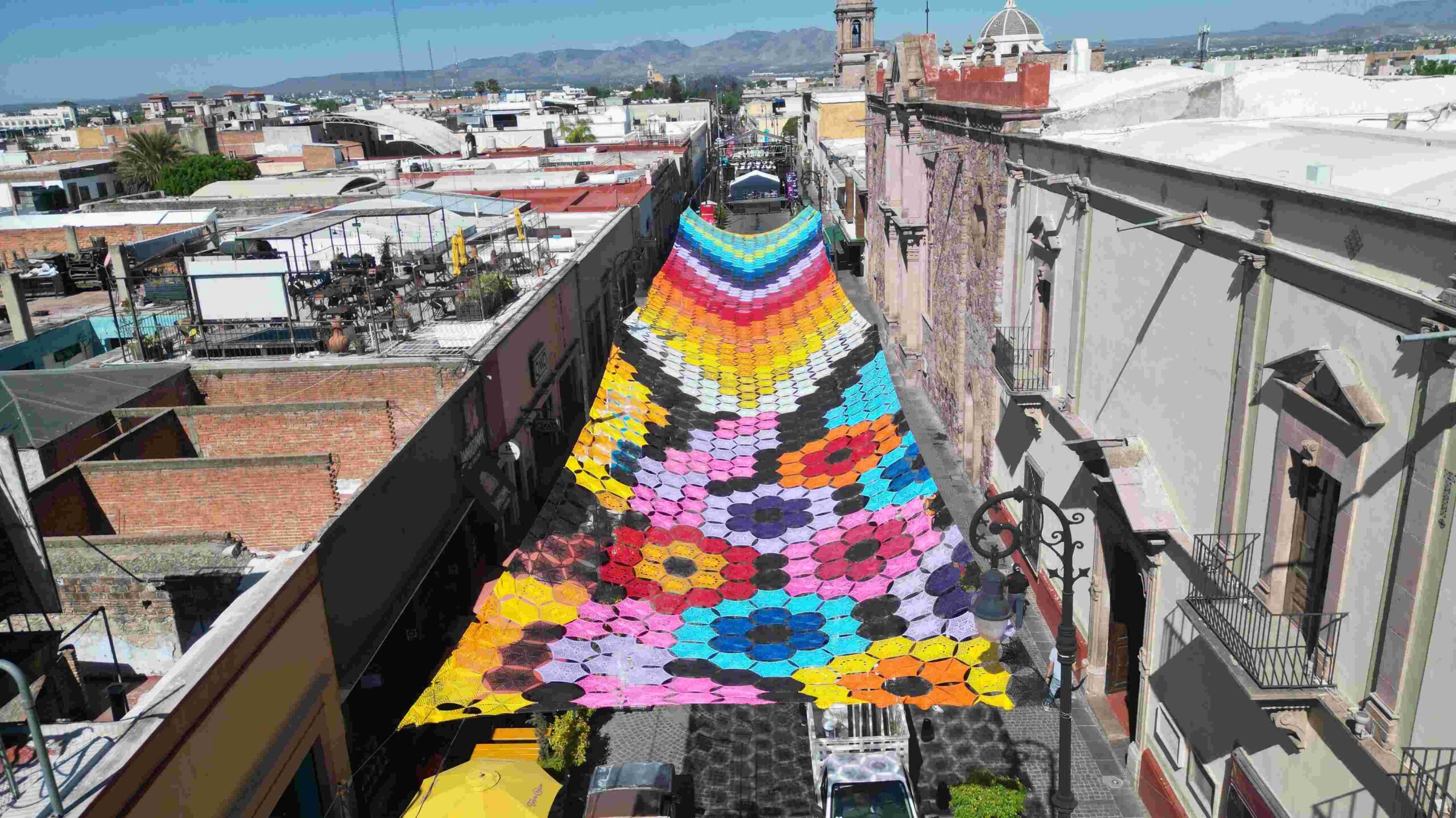 El arte textil transforma el Corredor Cultural Carranza en un atractivo turístico durante la FNSM 2024